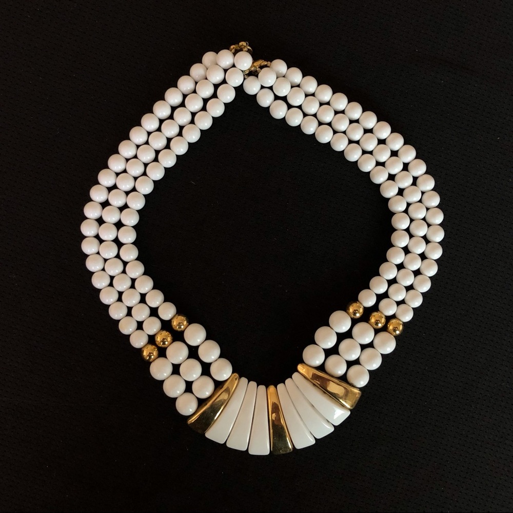 Vintage Napier White/Gold Tone Beads Necklace